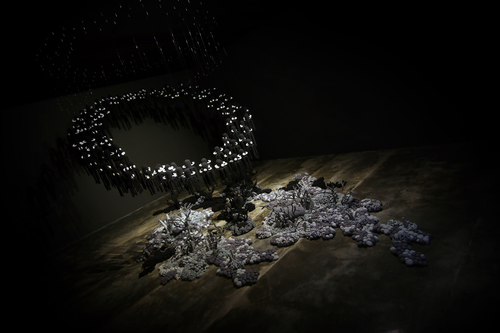"Kosong". Mixed media installation, variable dimension, 2018.